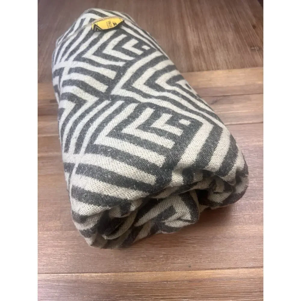 Incas Collection Andean Wool Throw Blanket Black Ivory Geometric Ecuador Tribal